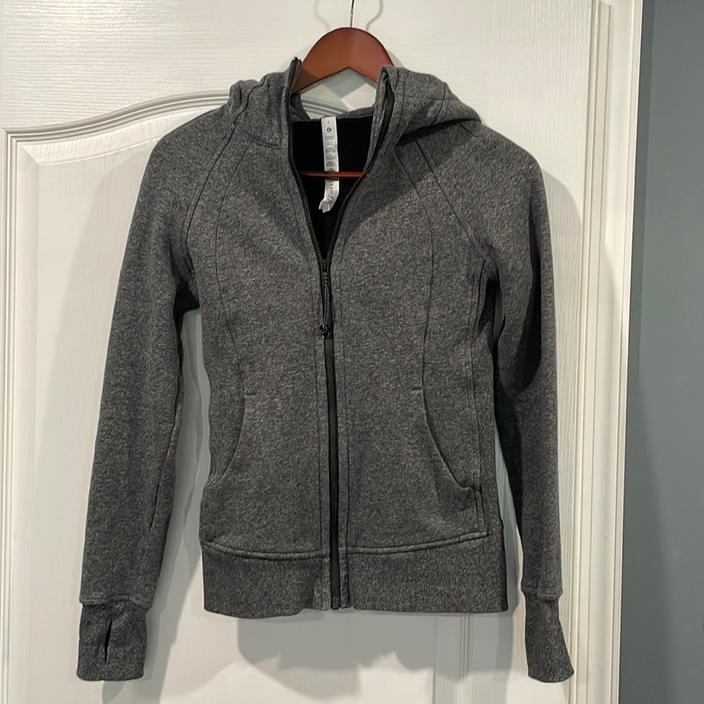 EUC lululemon scuba!! sz 2 Grey full zip Excellent condition!!